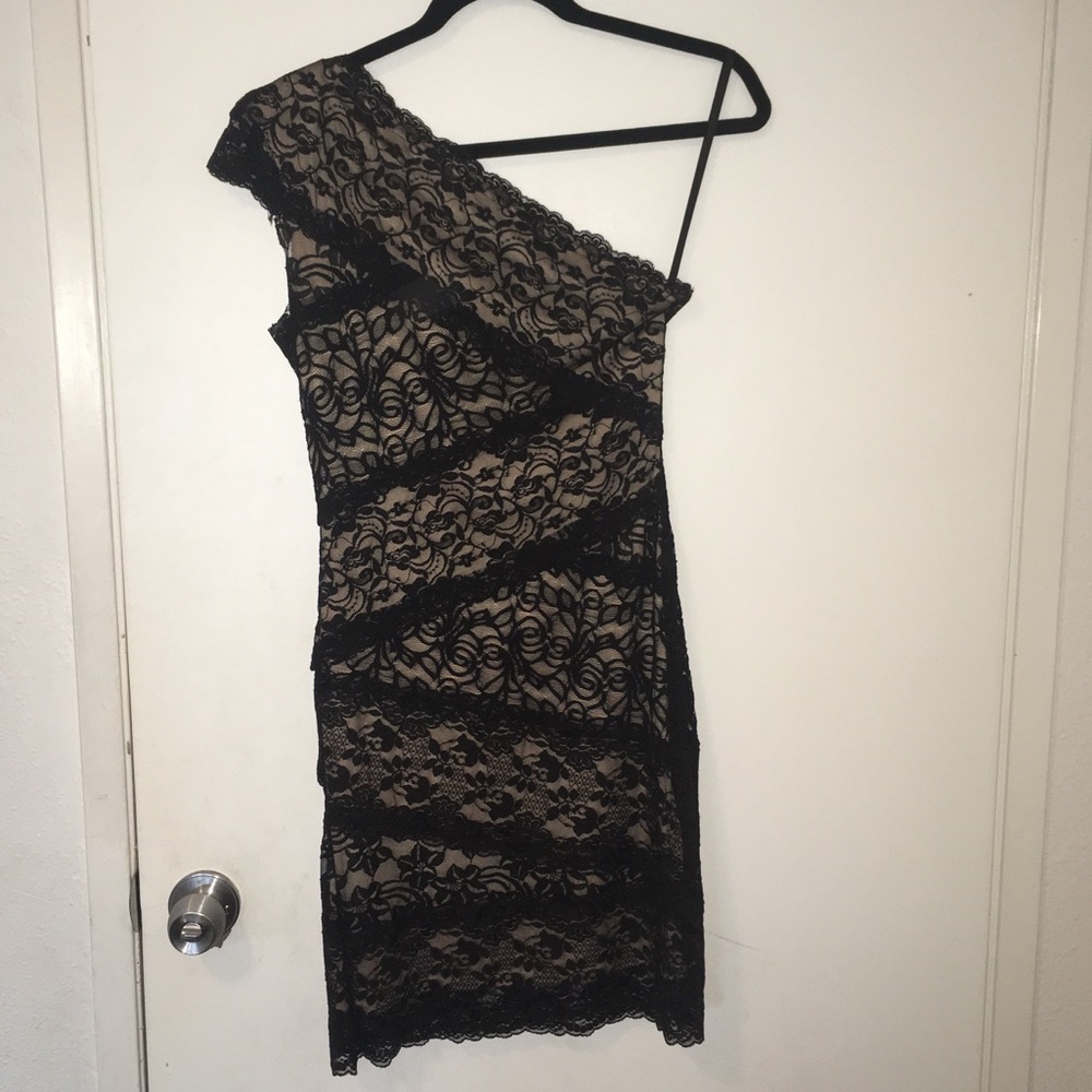 Lace, single shoulder Bebe dress
